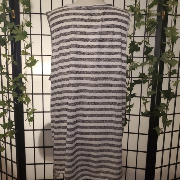 Bobeau Top Sleeveless Size 3X Gray with Stripes - Picture 4 of 6